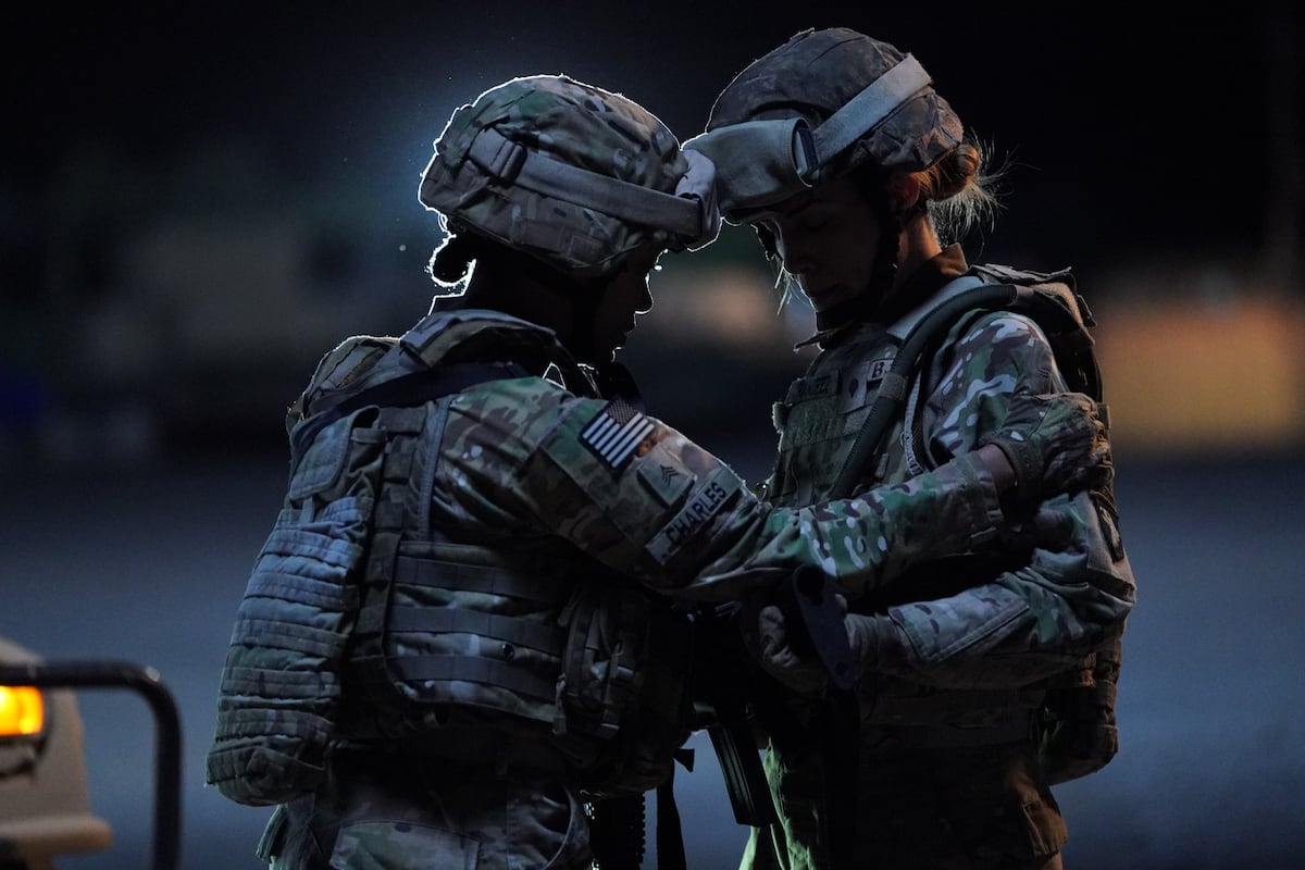„Mano miręs draugas Zoe“ yra veterano vaiduoklių istorija, kuri atsisako išnykti