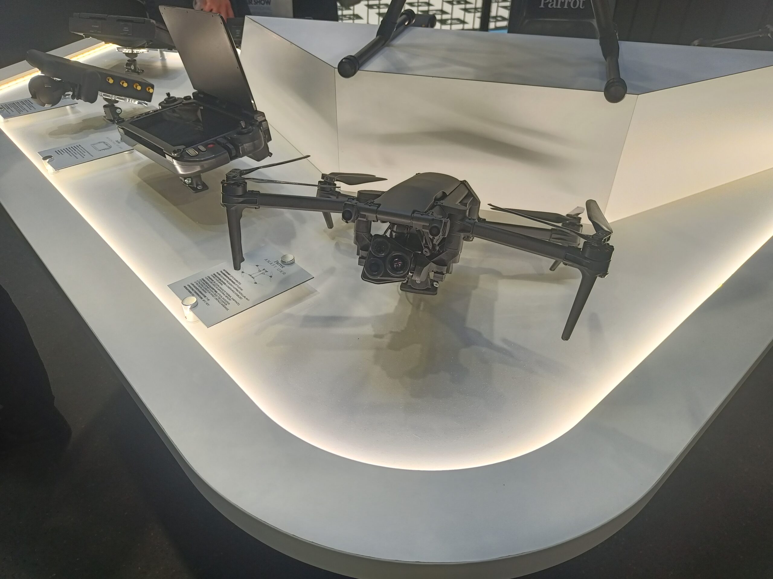 „Parrot“ pristato naują „Anafi ukr“ droną Paryžiaus oro parodoje 2025 m.