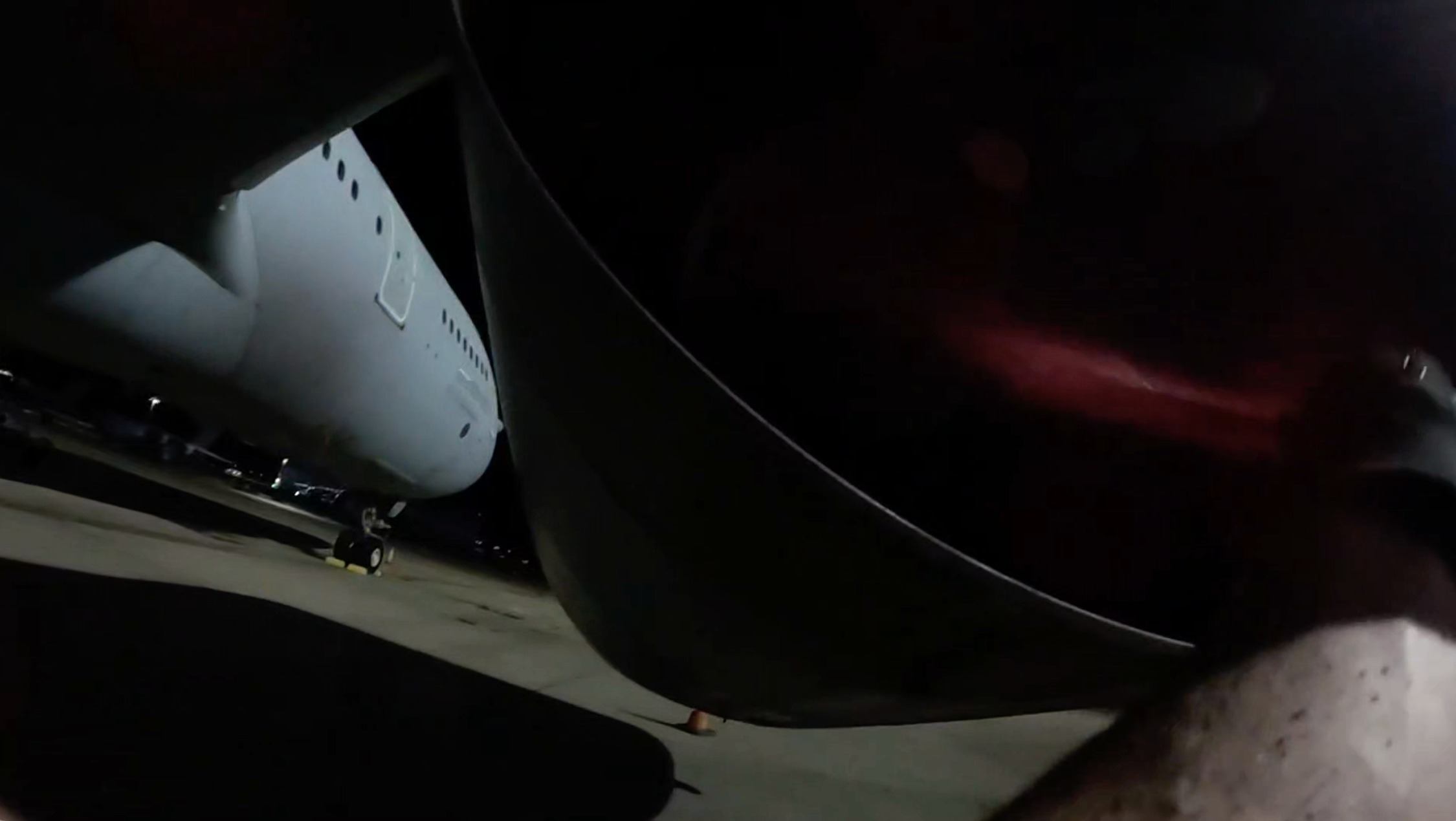 „RAF Voyagers“ aktyvisto užpuolimas kelia sunkių klausimų JK mod ir vyriausybei