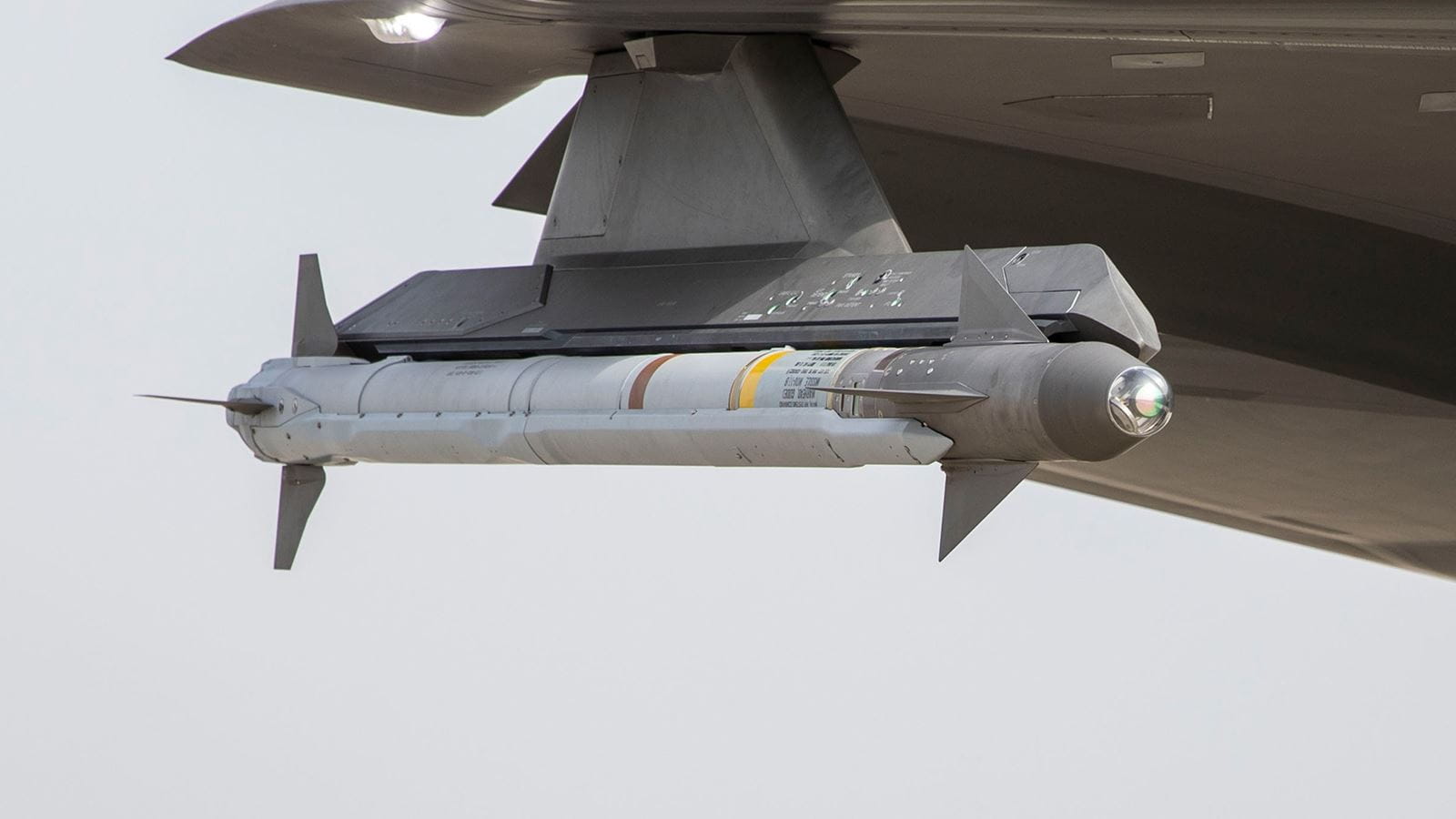 „Raytheon Secures“ rekordiniai 1,1 milijardo JAV karinio jūrų laivyno užsakymo, skirto AIM-9X II bloko raketoms