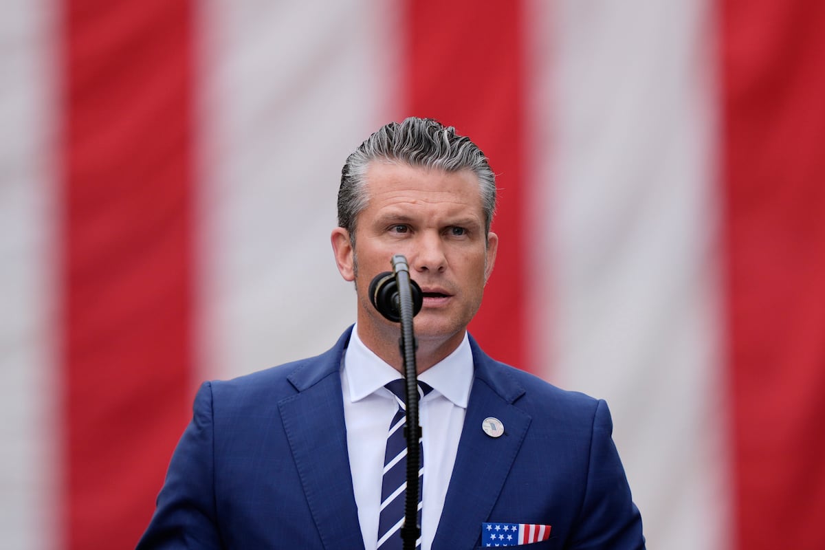 Hegsethas sako, kad sužeisti kelio kareiviai išlaikys savo garbės medalius