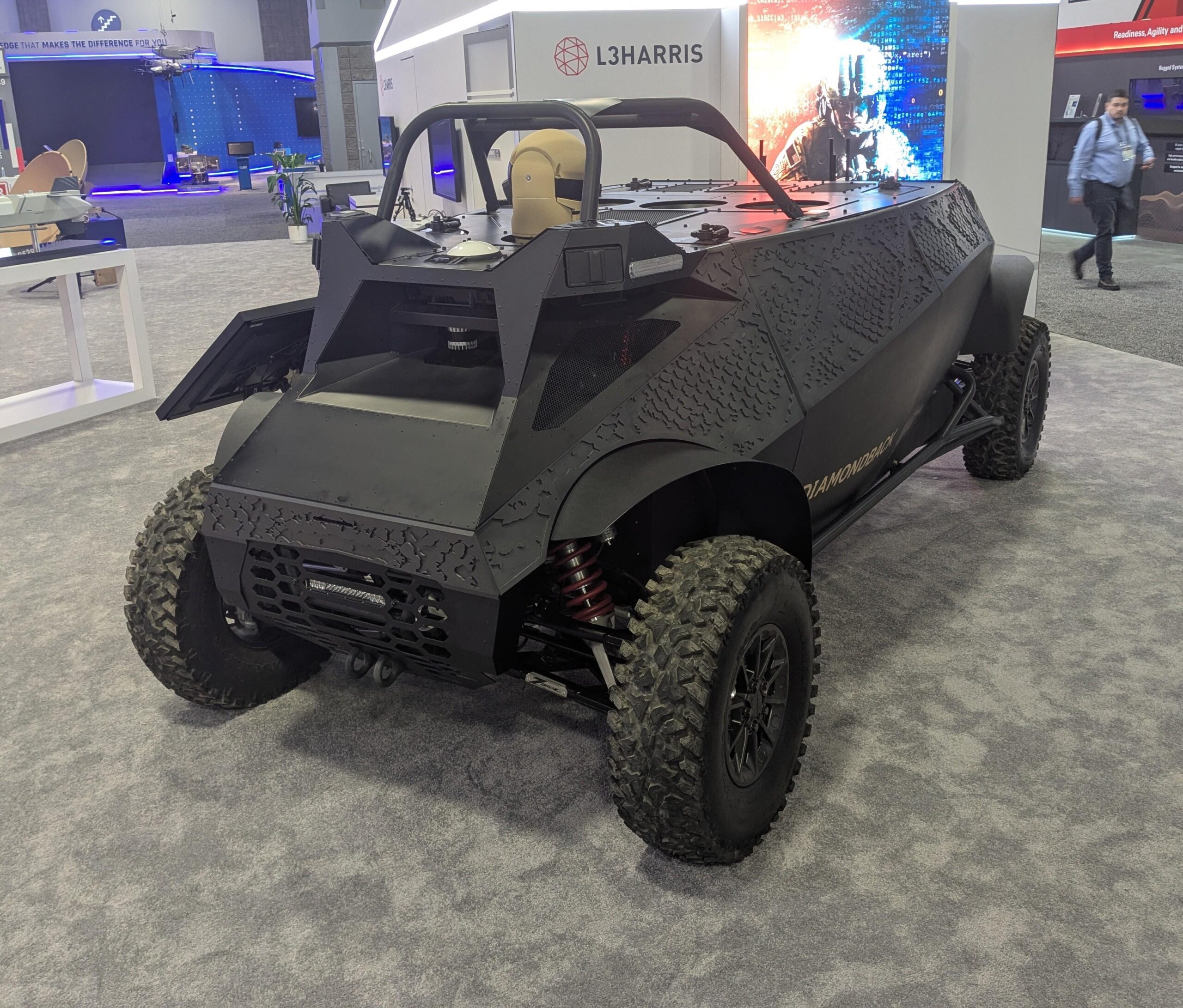 AUSA 2025: „L3Harris“ rodomas toliau sukurtas „Diamondback UGV“ prototipas