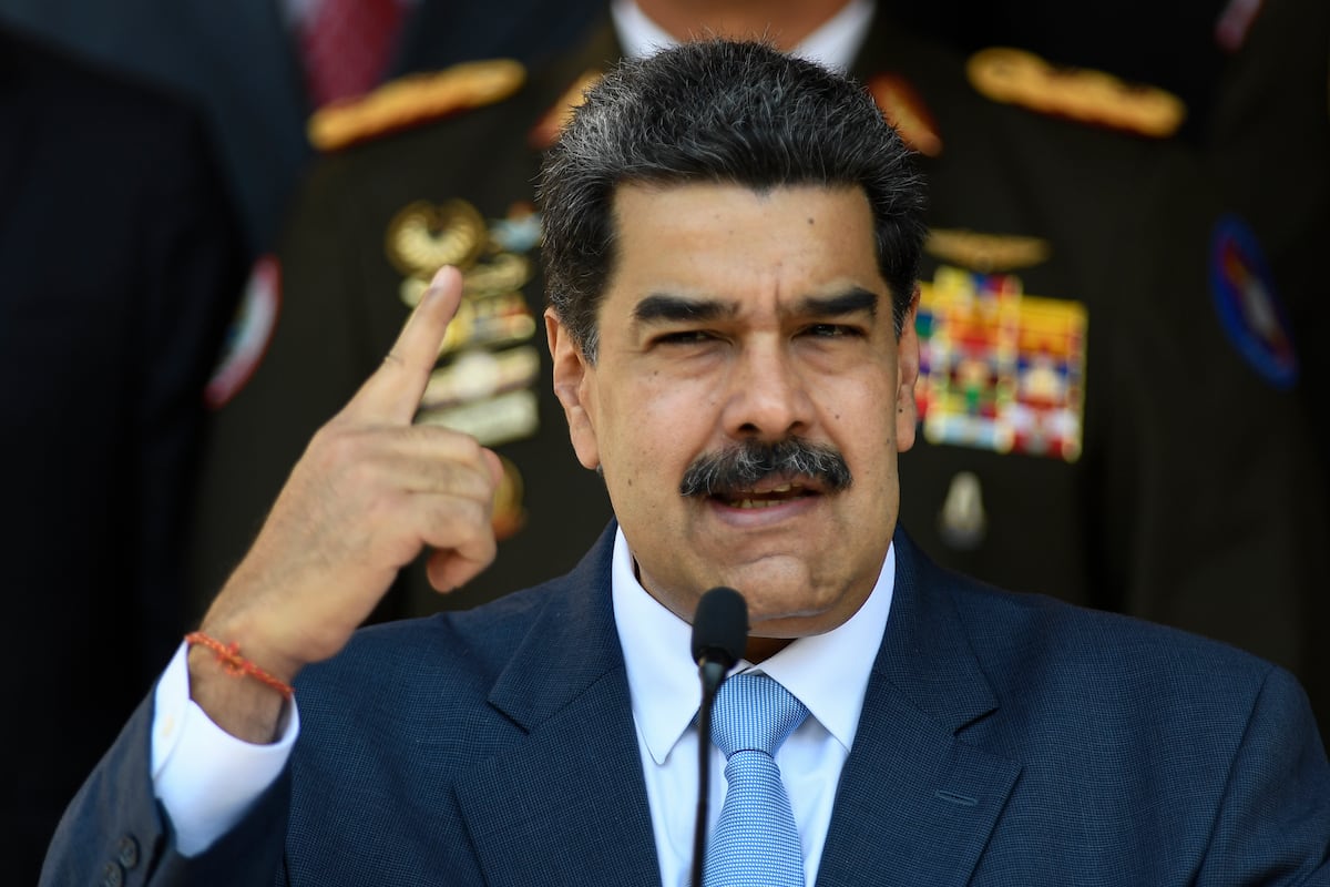 Maduro atvyksta į JAV, o Trumpas sako, kad operacija leis JAV „valdyti“ Venesuelą
