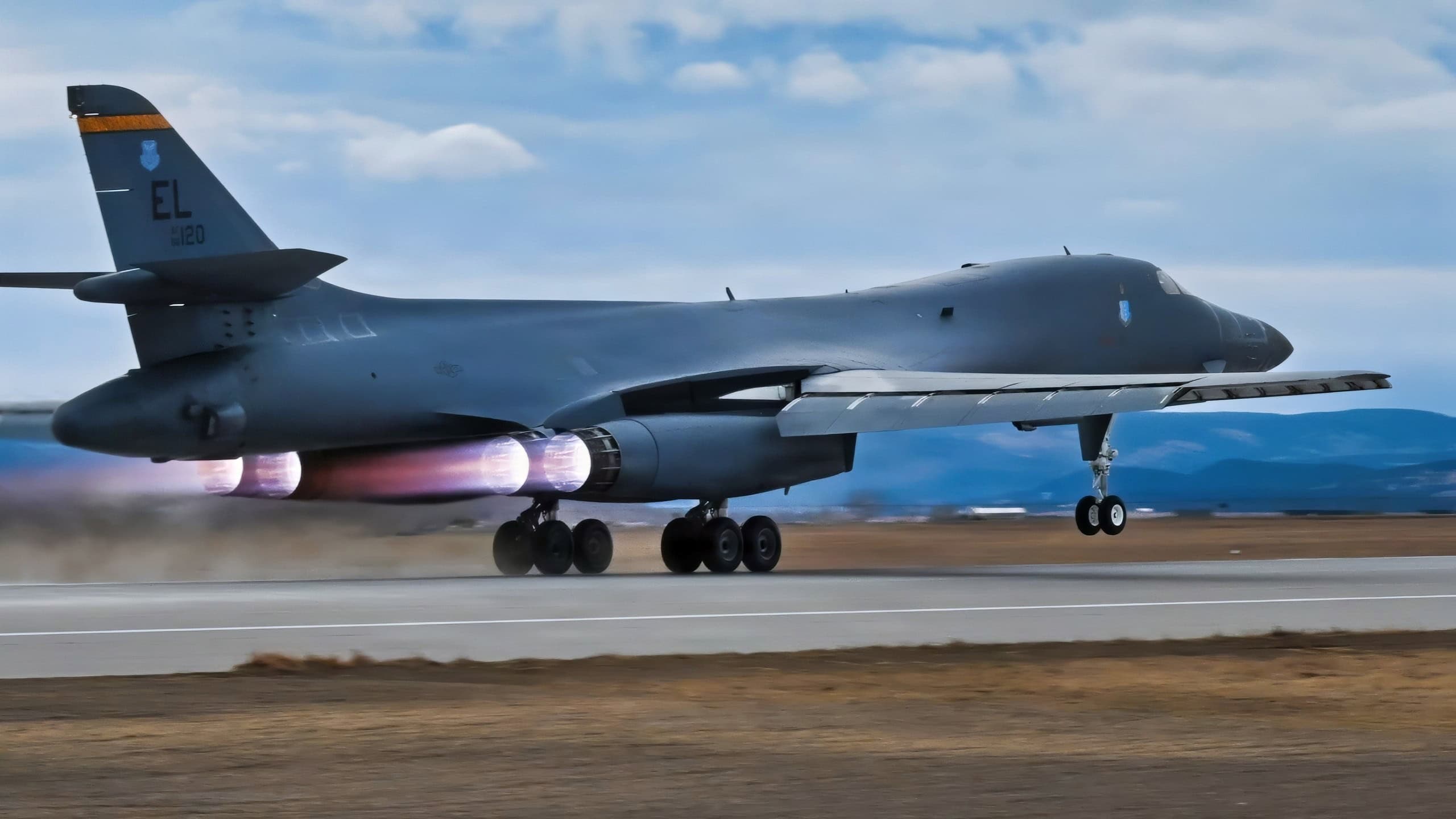 Slaptieji bombonešiai B-1B, B-52 ir B-2 puola „tikslinę turtingą aplinką“ Irane