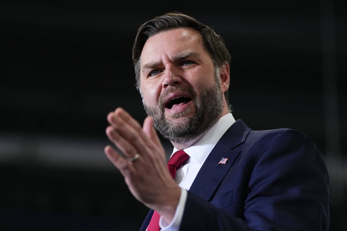 Vance'as tvirtina, kad Trumpas „neleis“ ilgo Irano karo