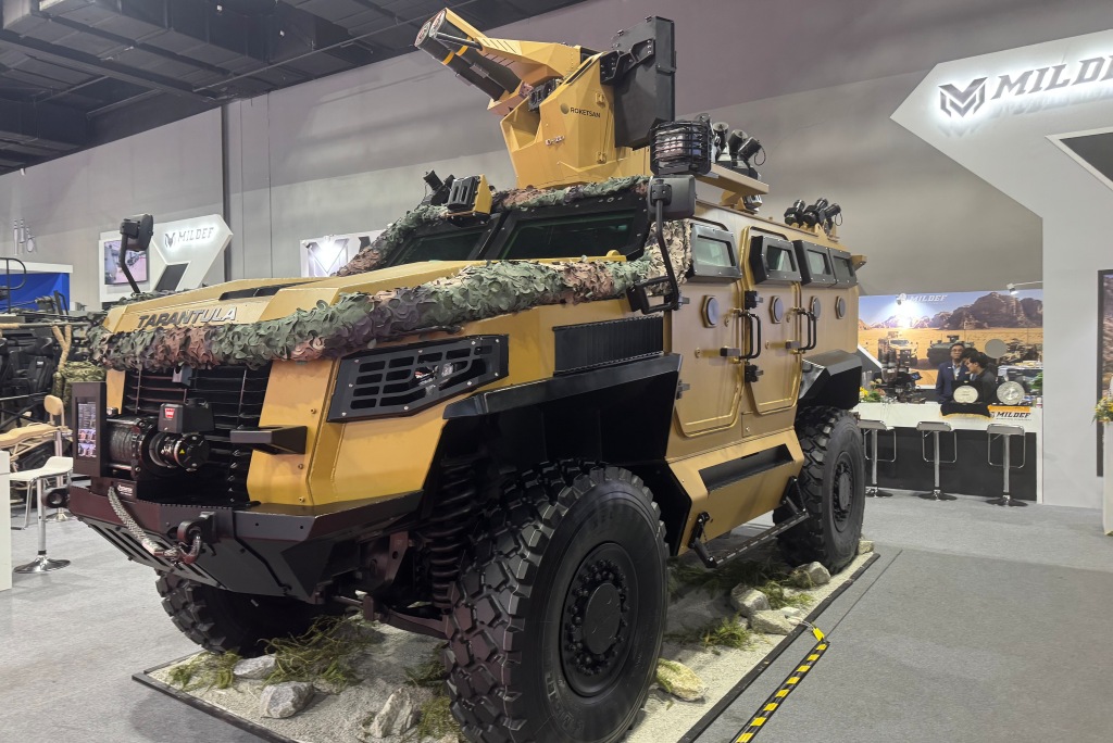 DSA 2026 – MILDEF demonstruoja naujų komplektacijų šarvuočius Tarantula ir Ribat 4×4, paruoštus eksportui