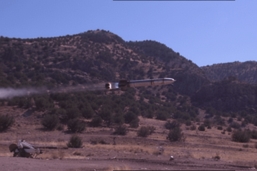 „Tiberius Aerospace“ pasiekė pirmąją vietą artilerijos srityje: skysto kuro reaktyvinis uždegimas sėkmingai pasiektas naudojant NATO standartą atitinkančią 155 mm haubicą