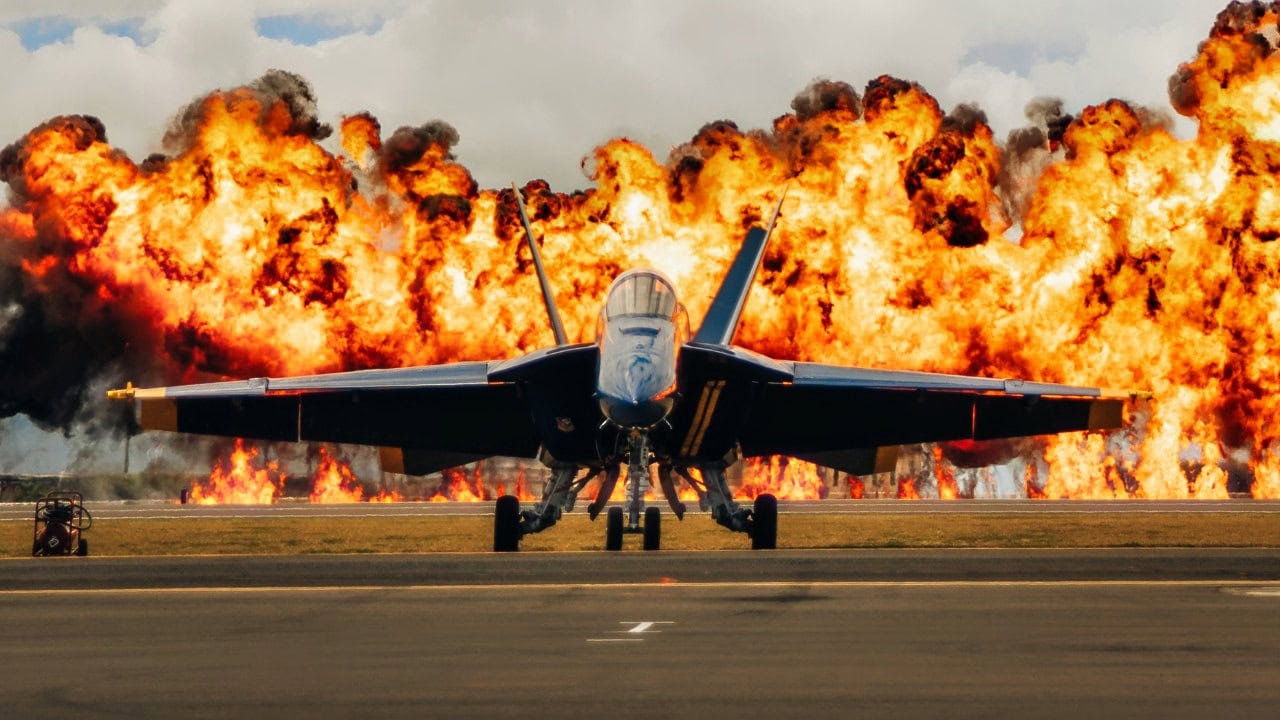 JAV karinio jūrų laivyno nauja bomba tiesiog padidino F/A-18 smogimo diapazoną 20 kartų per 1 bandymą